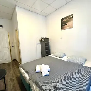 Aradi With Private Bathroom In The Centre Habitación en casa particular Budapest